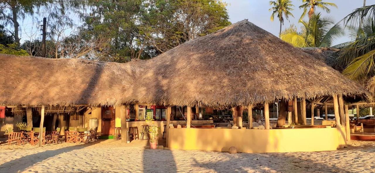 Mikadi Beach Camp & Backpackers Albergue Dar es Salaam Exterior foto