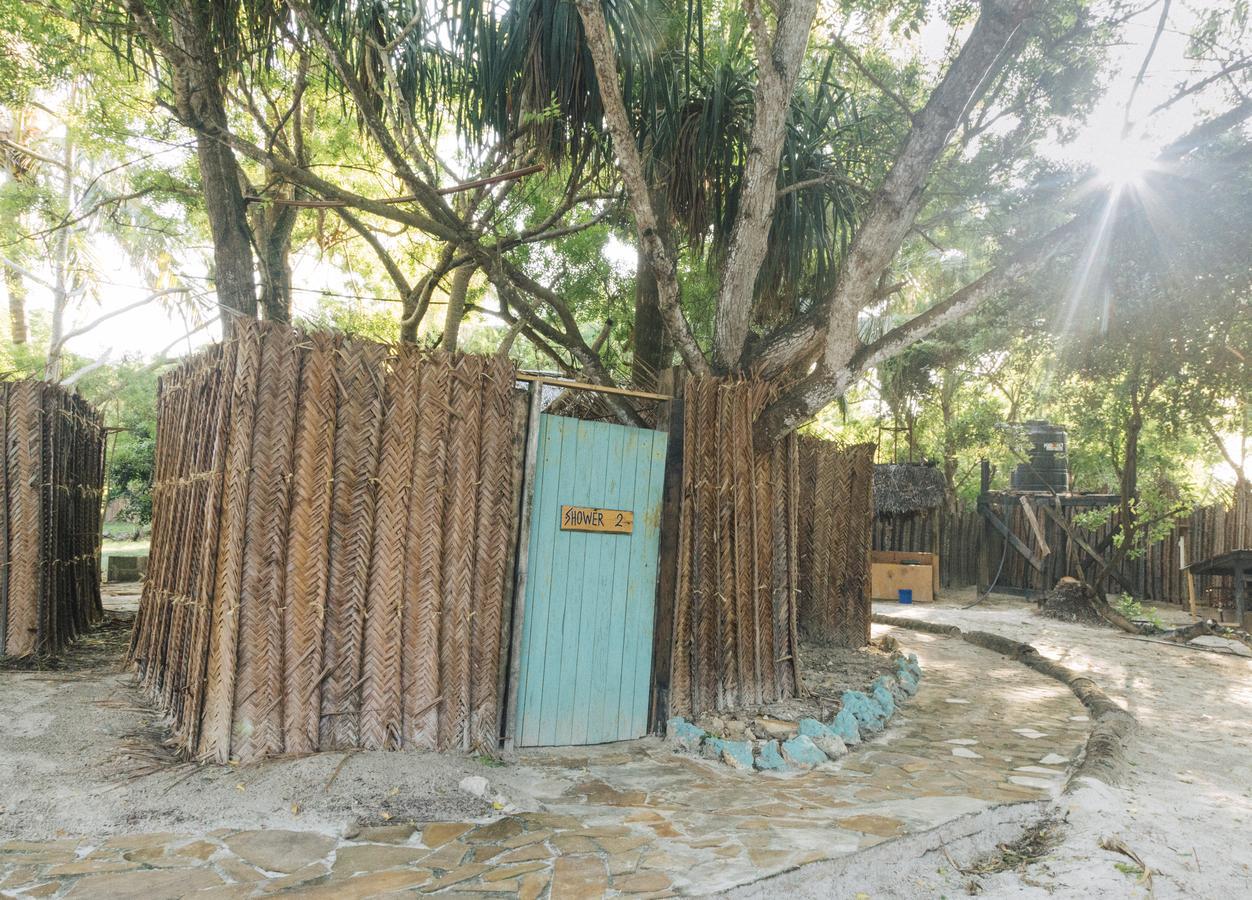 Mikadi Beach Camp & Backpackers Albergue Dar es Salaam Exterior foto